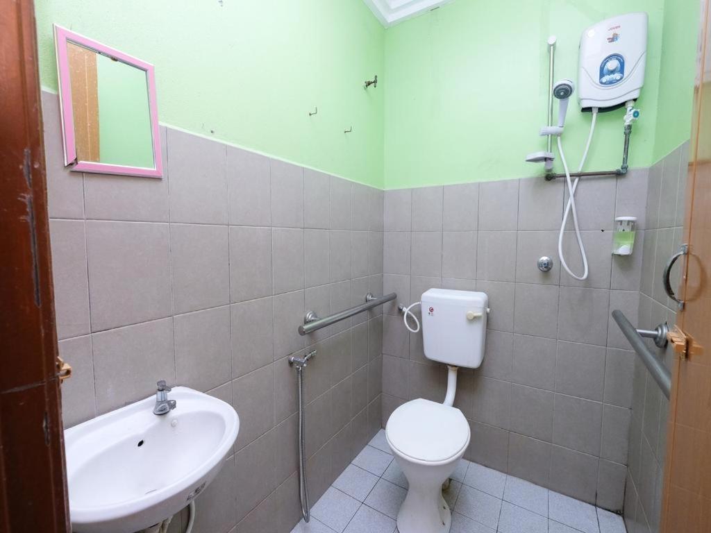 Mrj Hotel Wakaf Che Yeh 2 Кота Бару Екстериор снимка